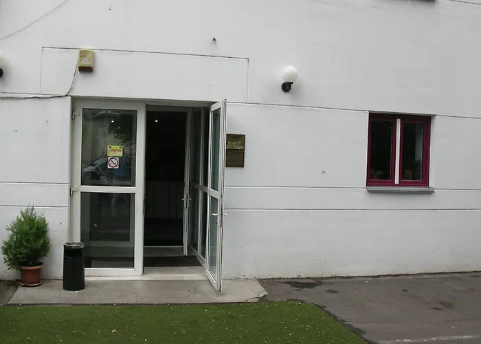 Готель Federatia Romana De Scrima - Floreta De Aur 2*