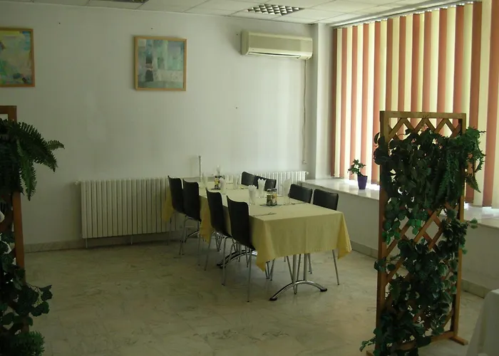 Federatia Romana De Scrima - Floreta De Aur Готель 2*